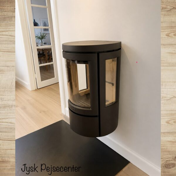 HWAM 2610C brændeovn med sideglas (inkl. vægbeslag)